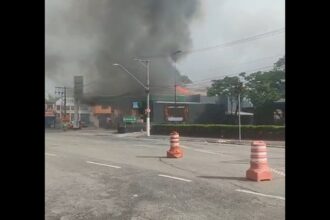 Incêndio em caminhão de gás atinge posto de combustível e mobiliza forças de segurança em SBC