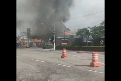 Incêndio em caminhão de gás atinge posto de combustível e mobiliza forças de segurança em SBC