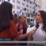 Mulher invade transmissão ao vivo para gritar 'Globo lixo' e faz gesto ofensivo