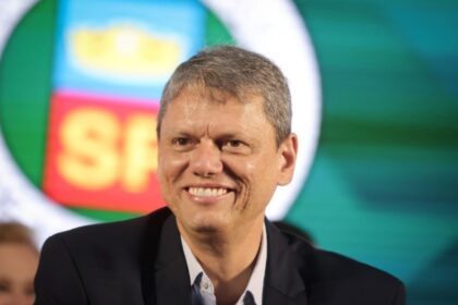 Tarcísio alfineta Lula ao celebrar prisão de Maduro: "Venezuela vencendo a esquerda"