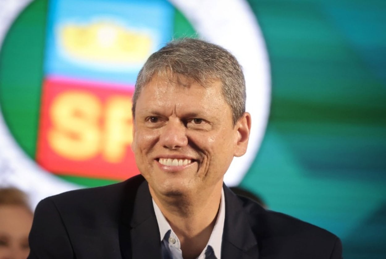 Tarcísio alfineta Lula ao celebrar prisão de Maduro: "Venezuela vencendo a esquerda"