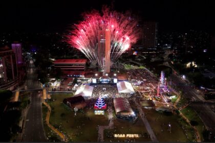 Cerca de 12 mil pessoas se reuniram para acompanhar shows e queima de fogos na primeira edição da festa de Réveillon da Esplanada do Paço