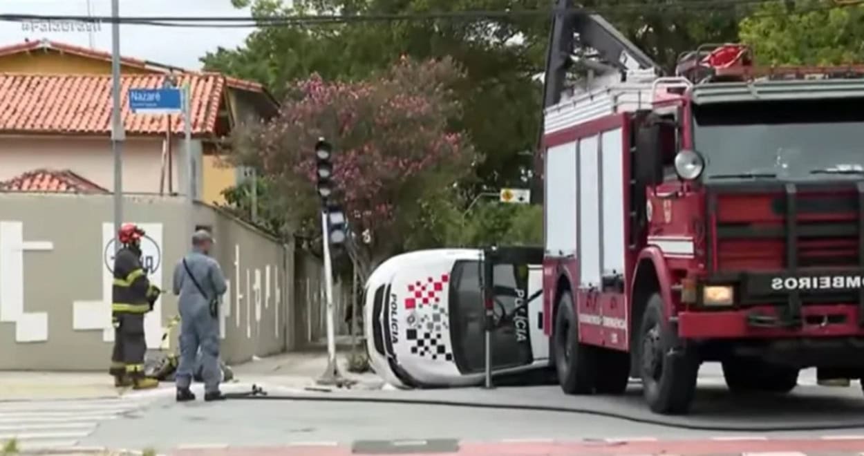 Viatura da PM capota no Ipiranga durante perseguição a assaltantes de carga