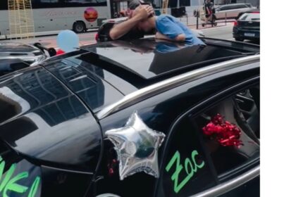 Sensibilidade: Um policial civil, ao notar as mensagens no veículo, desceu de sua viatura para cumprimentar Zac pessoalmente.