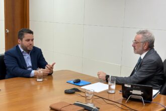 Prefeito Gilvan Ferreira defende indústria têxtil em reunião no MDIC, em Brasília