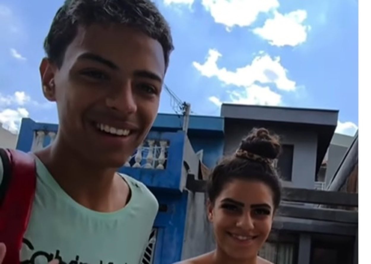 Solidariedade sobre 2 rodas: Influenciador de São Bernardo viraliza ao ajudar casal de entregadores