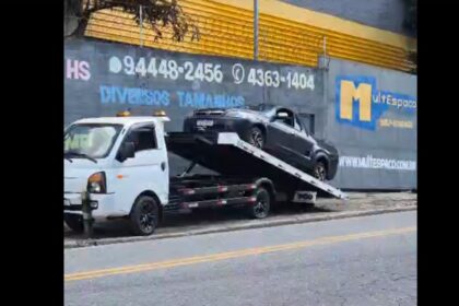 Em São Bernardo, homem de 45 anos é prensado contra parede por guincho no bairro Taboão