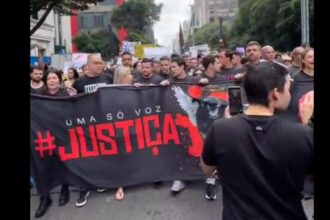 Justiça por Orelha: Manifestantes ocupam a Avenida Paulista contra maus-tratos a animais