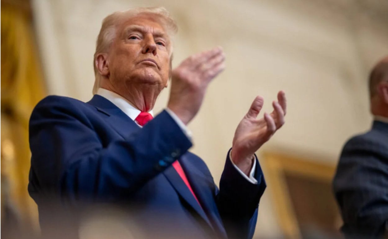 Governo Trump recua e atribui postagem racista contra o casal Obama a 'erro' de funcionário