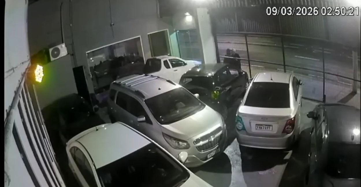 PM flagra invasão a agência de veículos em São Bernardo; 2 menores já estavam com chave de veículo de luxo