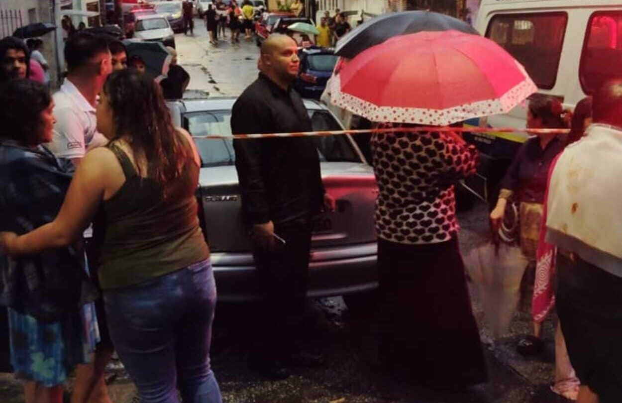 Forte chuva registrada na tarde deste sábado (7) provocou um deslizamento de terra em São Bernardo do Campo