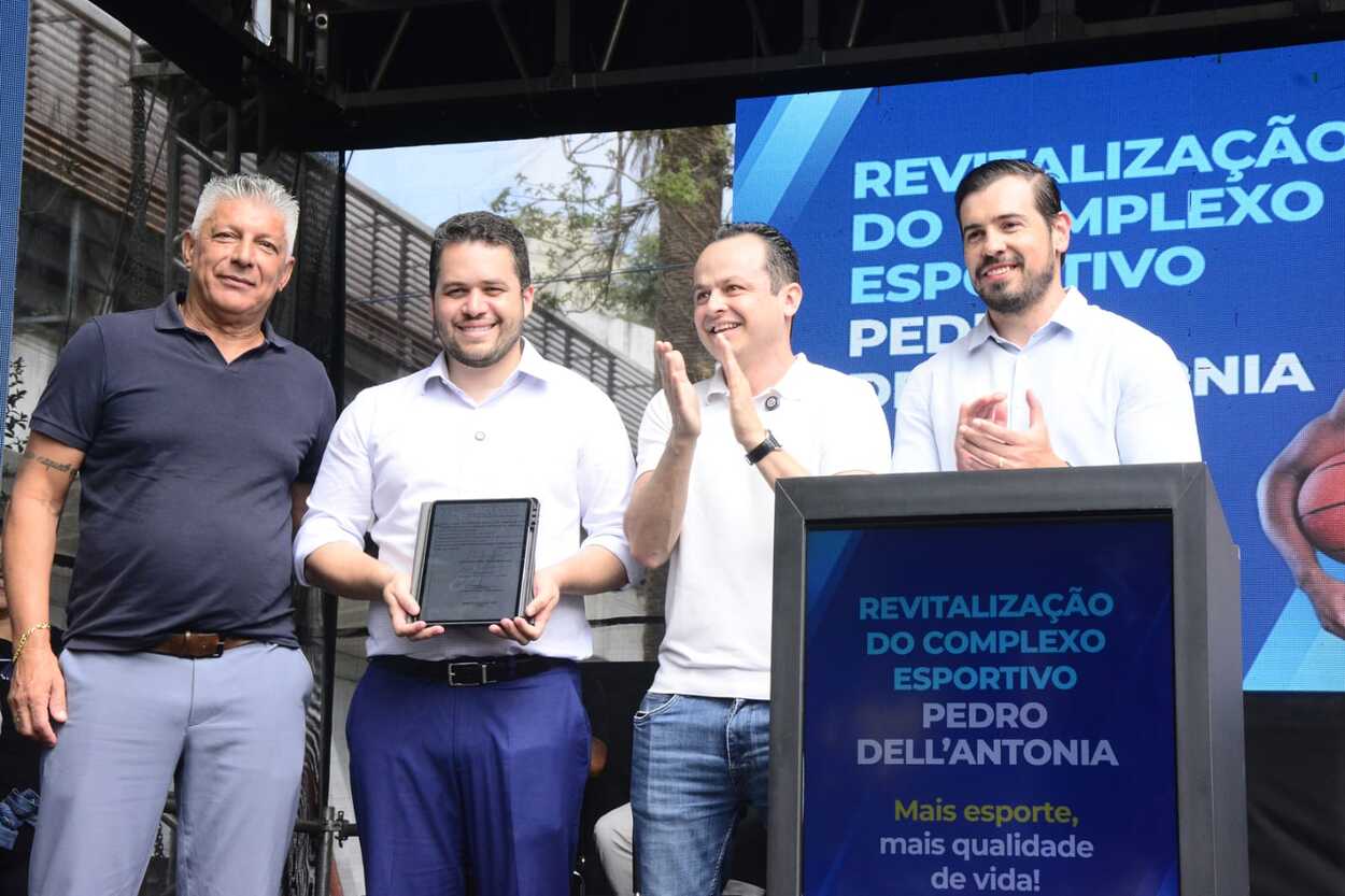 assinatura da ordem de serviço foi realizada nesta quinta-feira (23) com as presenças do prefeito Gilvan Ferreira, dos secretários de Manutenção e Serviços Urbanos, José Antônio Ferreira, e de Esporte e Prática Esportiva, Jobert Minhoca, entre outras autoridades.