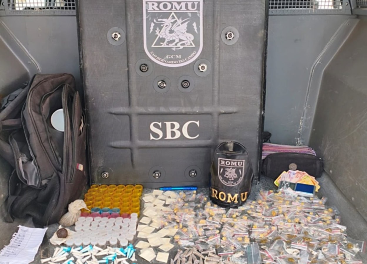Romu de São Bernardo prende homem com 594 porções de drogas após fuga e resistência no Baeta Neves