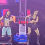 Fã do ABC sobe ao palco em show de Joelma e rouba a cena no Estância, em São Bernardo