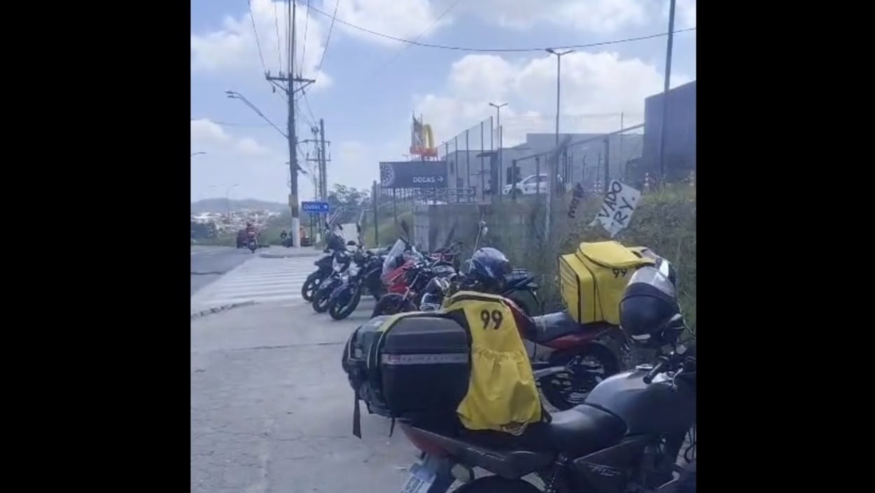 Entregadores denunciam falta de estrutura e insegurança no Outlet Premium Imigrantes