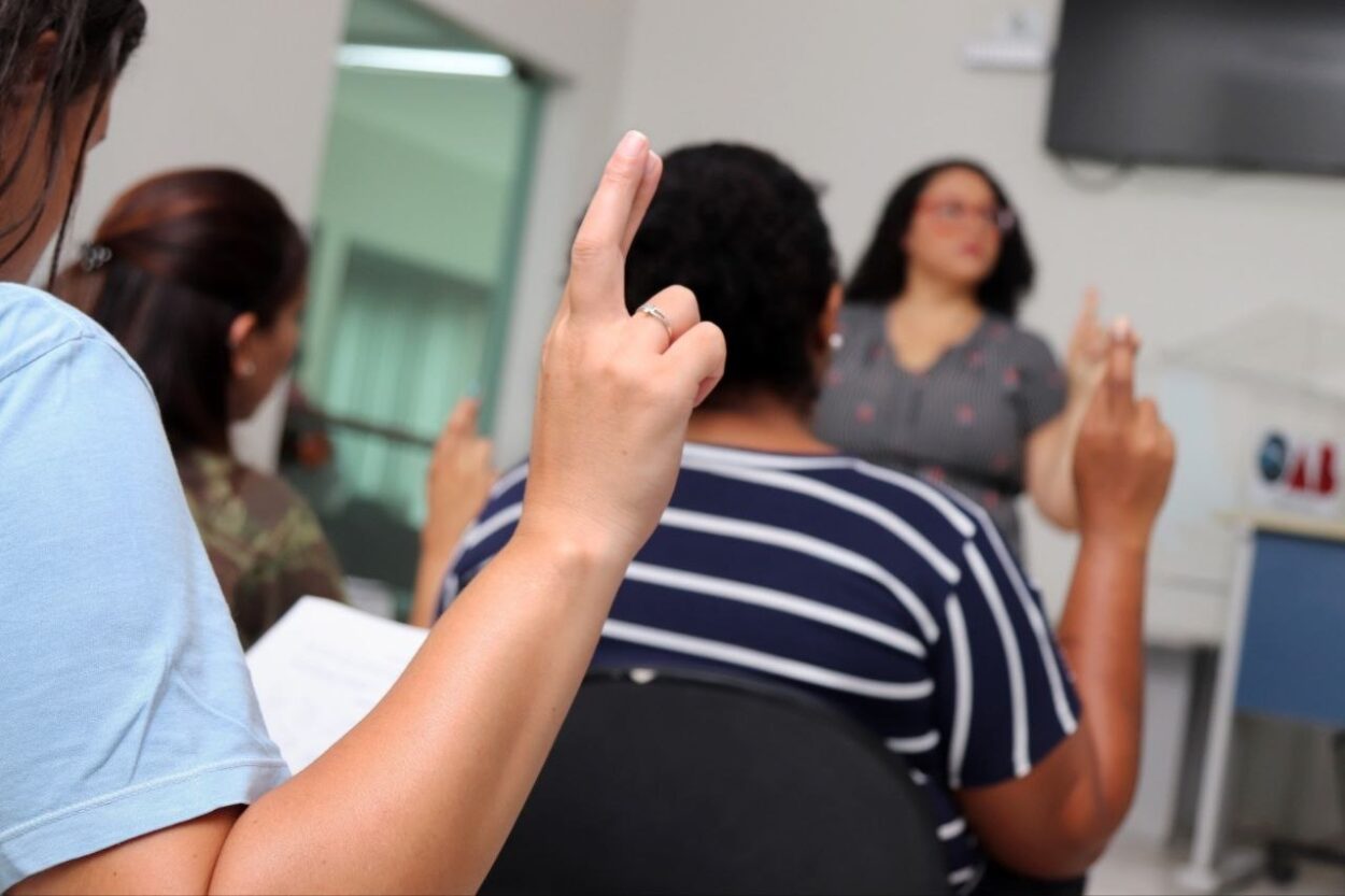 Inscrições abertas para curso gratuito de Libras em Ribeirão Pires
