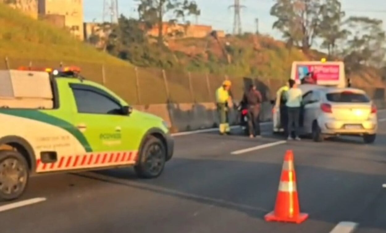 Garupa de moto perde a vida em acidente no km 14 da rodovia dos Imigrantes, sentido São Paulo