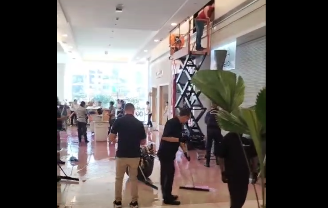 Tubulação de água se rompe no Shopping Golden Square e isola área 