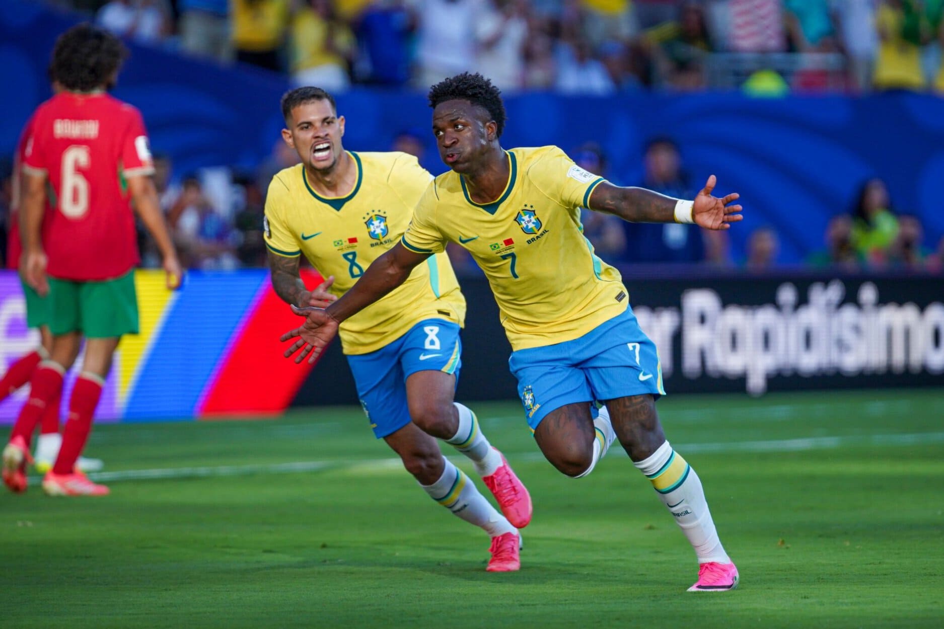 Raphinha e Vini Jr lideraram rankings físicos da Seleção na estreia ...