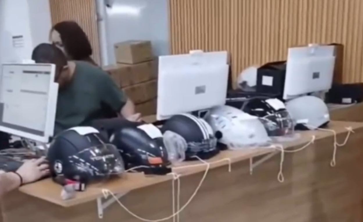 Demitida após vídeo de cliente viralizar, funcionária do 'Busca Busca' alega injustiça: "Decisão tomada sem ouvir os dois lados"