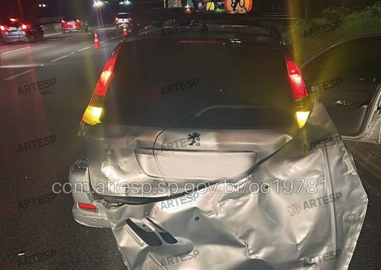 Motorista morre atropelado na Via Anchieta após parar no acostamento para recolher capô