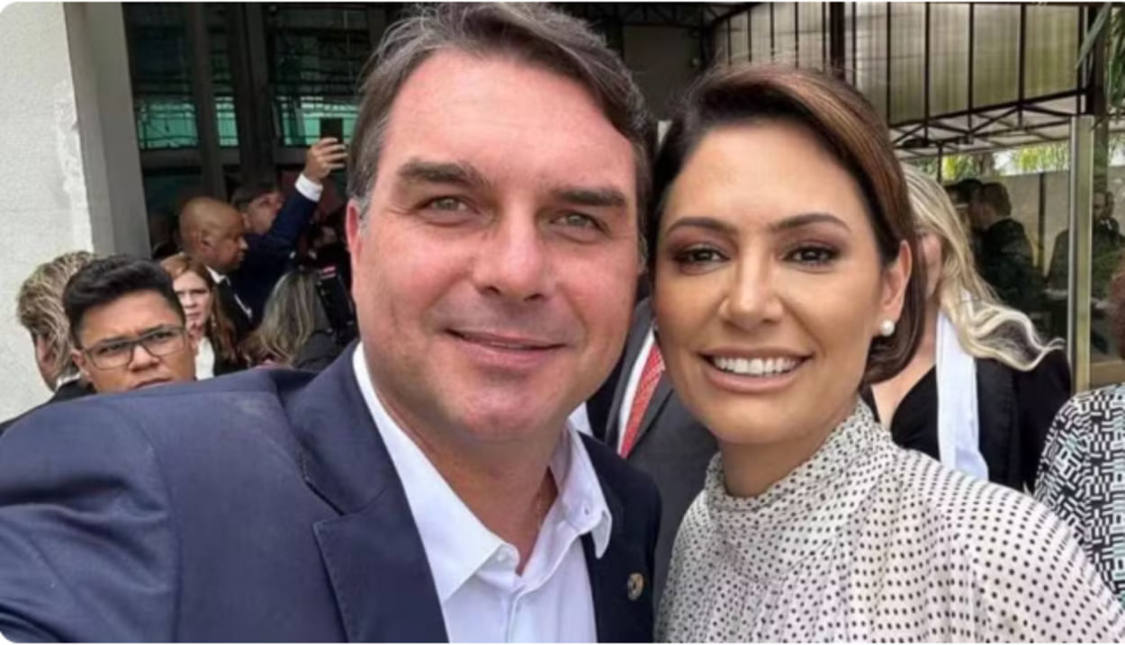 Flávio Bolsonaro rebate Michelle, pede desculpas e nega humilhação 