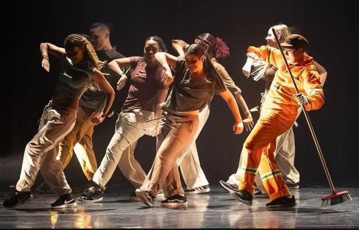 Grupo de Danças Urbanas da EMARP brilha no FestiDança e garante dobradinha de troféus para Ribeirão Pires