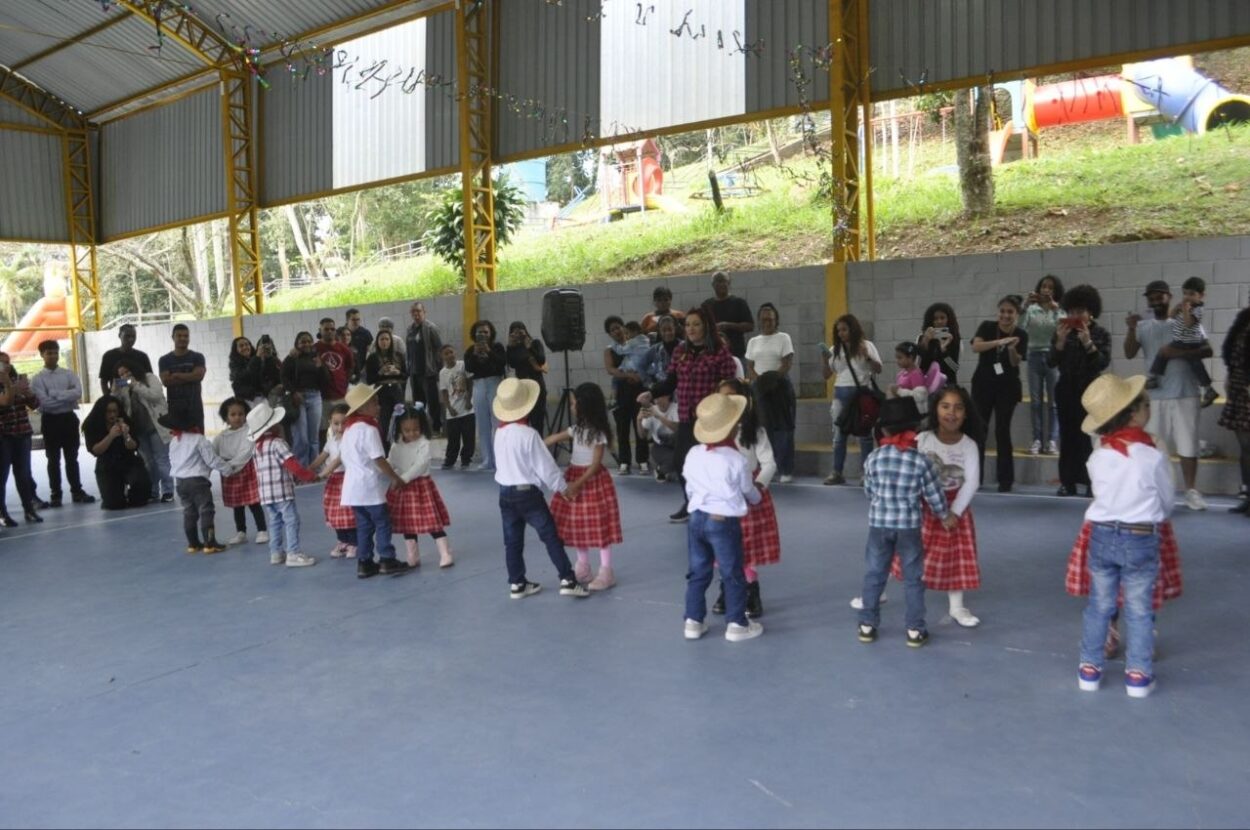 Festa levou música, danças, brincadeiras e cultura popular para 12 unidades da rede de ensino de Ribeirão Pires