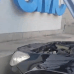 Criminosos tentam fugir da PM, batem em muro de empresa na avenida Piraporinha e acabam presos