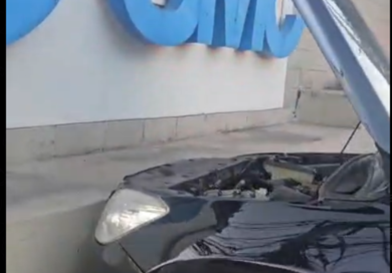Criminosos tentam fugir da PM, batem em muro de empresa na avenida Piraporinha e acabam presos