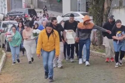 'Foi um assassinato': sob forte clamor por justiça, Ribeirão Pires se despede de mãe e filha mortas na Castello Branco
