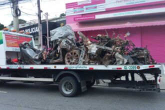 Trágico acidente na Imigrantes: motorista de porsche morre após colisão contra passarela
