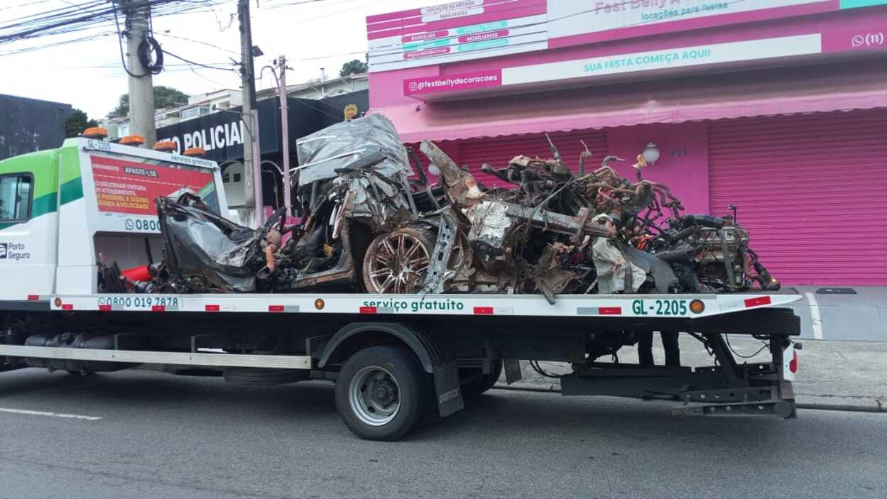 Trágico acidente na Imigrantes: motorista de porsche morre após colisão contra passarela