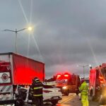 Motorista de app morre após colidir contra carreta em Rio Grande da Serra; suspeita é de mal súbito