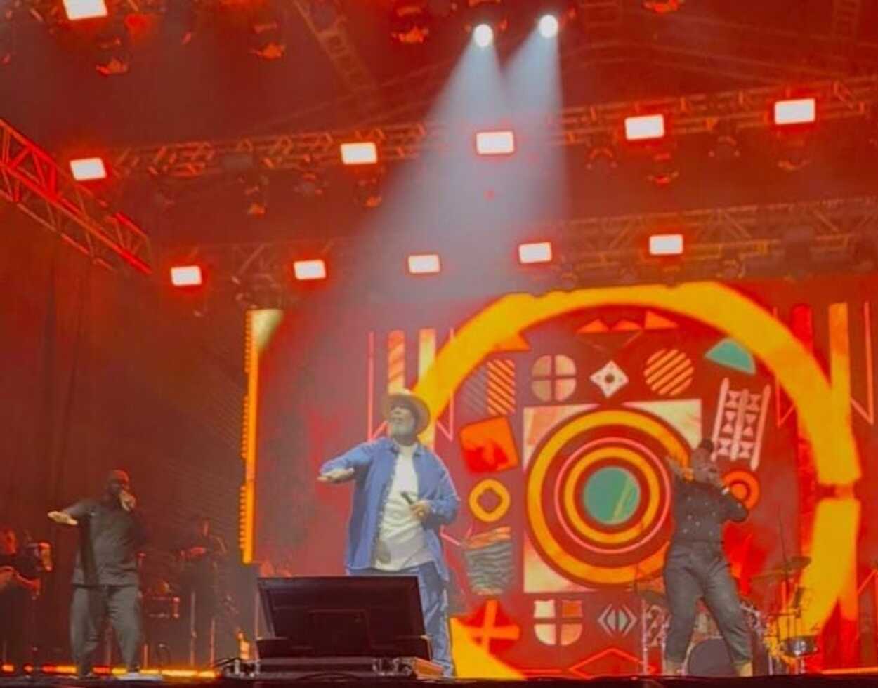 Show de Péricles atrai milhares de pessoas na abertura da 38ª Quermesse de Mauá