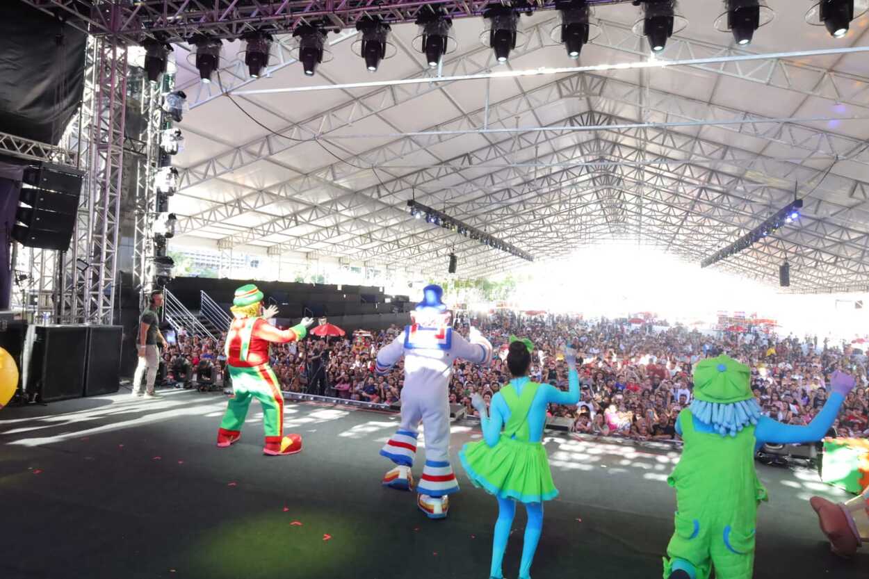 Atrações culturais, artistas locais e a transmissão da final da Copa do Mundo movimentaram o Paço Municipal
