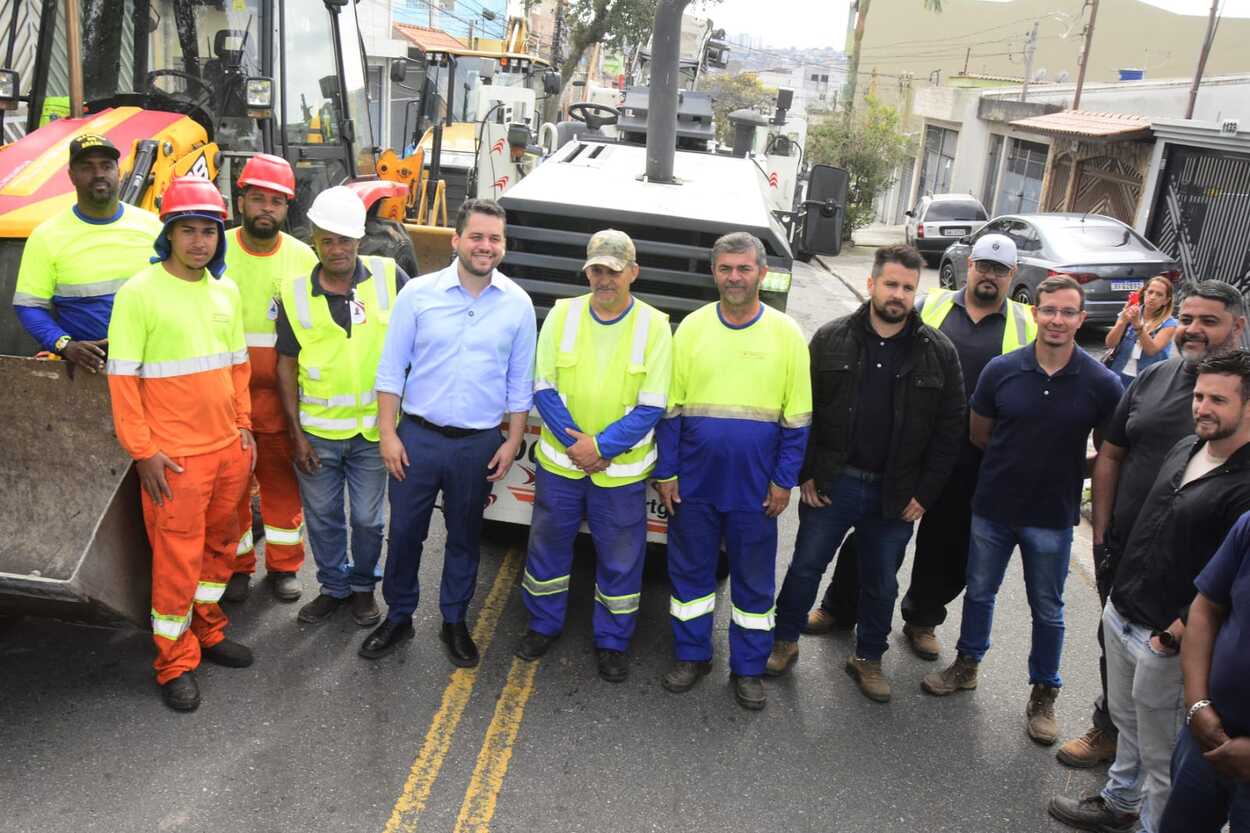 Prefeito Gilvan lança programa de R$ 100 milhões para asfaltar 200 km de vias em Santo André