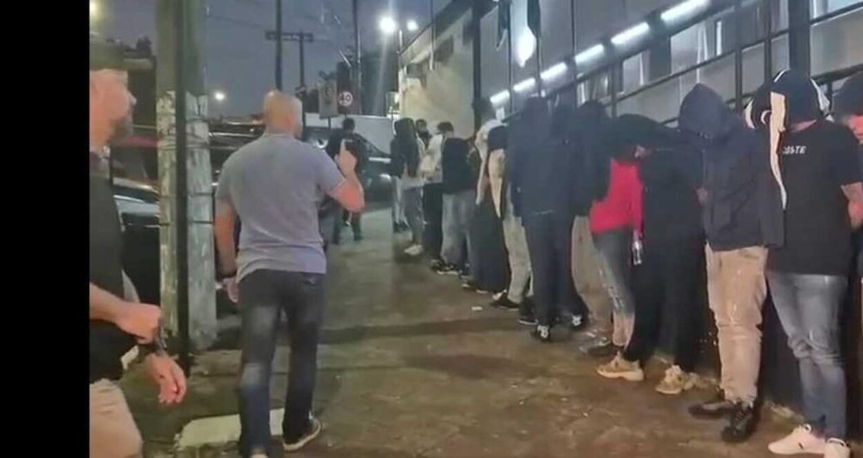 Policiais Civis de Diadema estouram "central do golpe" em escritório clandestino e prende 22 pessoas