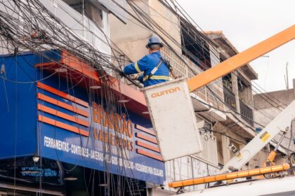 São Bernardo intensifica retirada de cabos irregulares para reforçar segurança e reduzir poluição visual