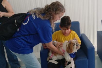 Dentro de ações para humanização da saúde, Hospital de Urgência de São Bernardo recebe visita de cães terapeutas