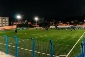 Em São Bernardo, campo do Madureira ganha gramado sintético e iluminação em LED como estímulo ao esporte e lazer
