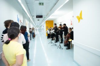 Música leva emoção e transforma rotina de pacientes no Hospital de Urgência de São Bernardo