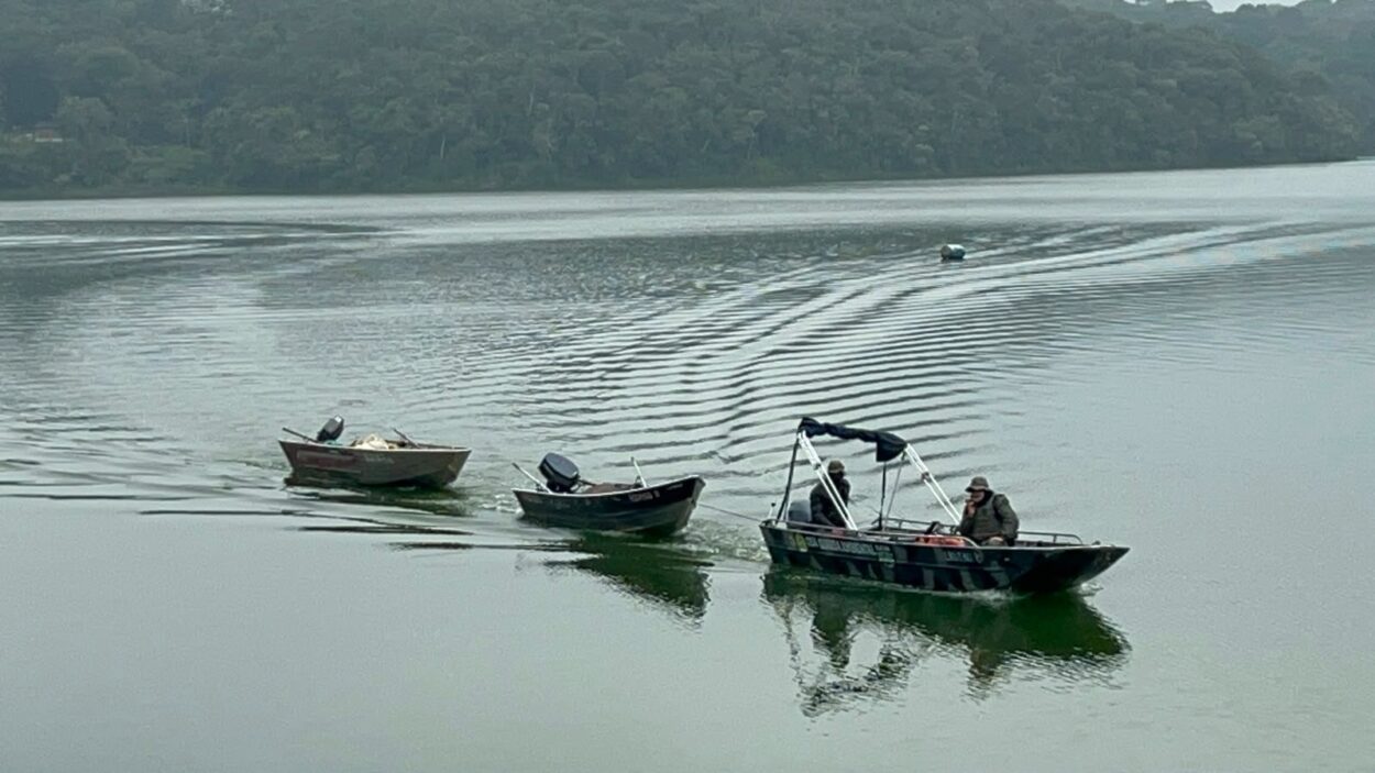 Guarda Ambiental de São Bernardo apreende duas embarcações e quase 1 quilômetro de redes irregulares na Represa Billings