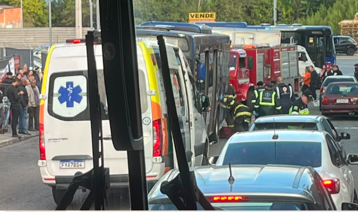 Ônibus da Next Mobilidade atropela pedestre no bairro Alvarenga, em São Bernardo