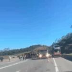 Carreta tomba e interdita alça de acesso da Anchieta para o Rodoanel