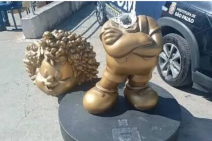 Vídeo mostra que cabeça de estátua da Milena, da Turma da Mônica, se soltou após contato em SP