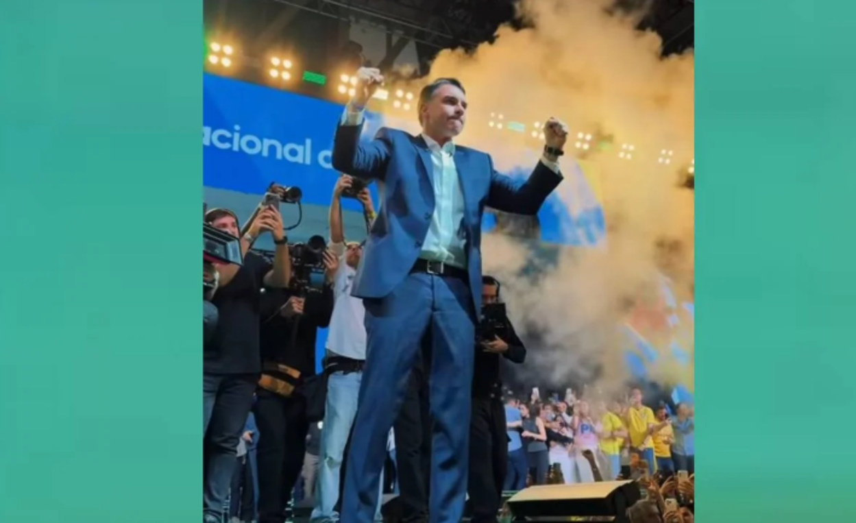 Com apoio de Milei e vídeo do pai, PL oficializa candidatura de Flávio Bolsonaro em convenção