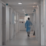 Recém-nascido é encontrado em lixeira de hospital de São Paulo
