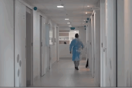 Recém-nascido é encontrado em lixeira de hospital de São Paulo