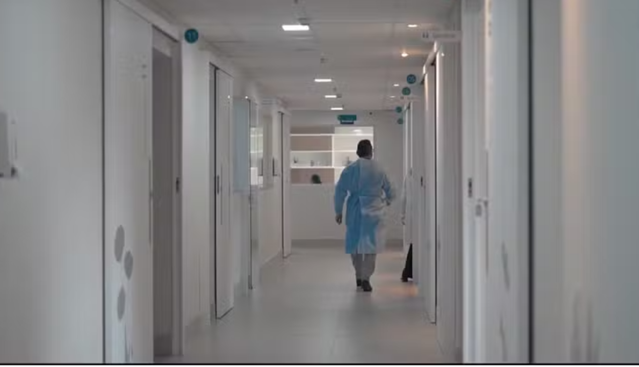 Recém-nascido é encontrado em lixeira de hospital de São Paulo